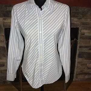 Women’s Gap button down shirt